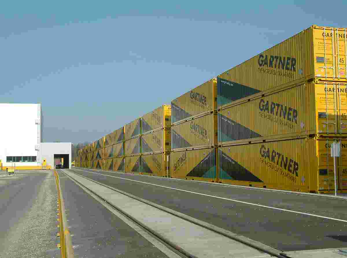 Terminal Lambach Containerwand